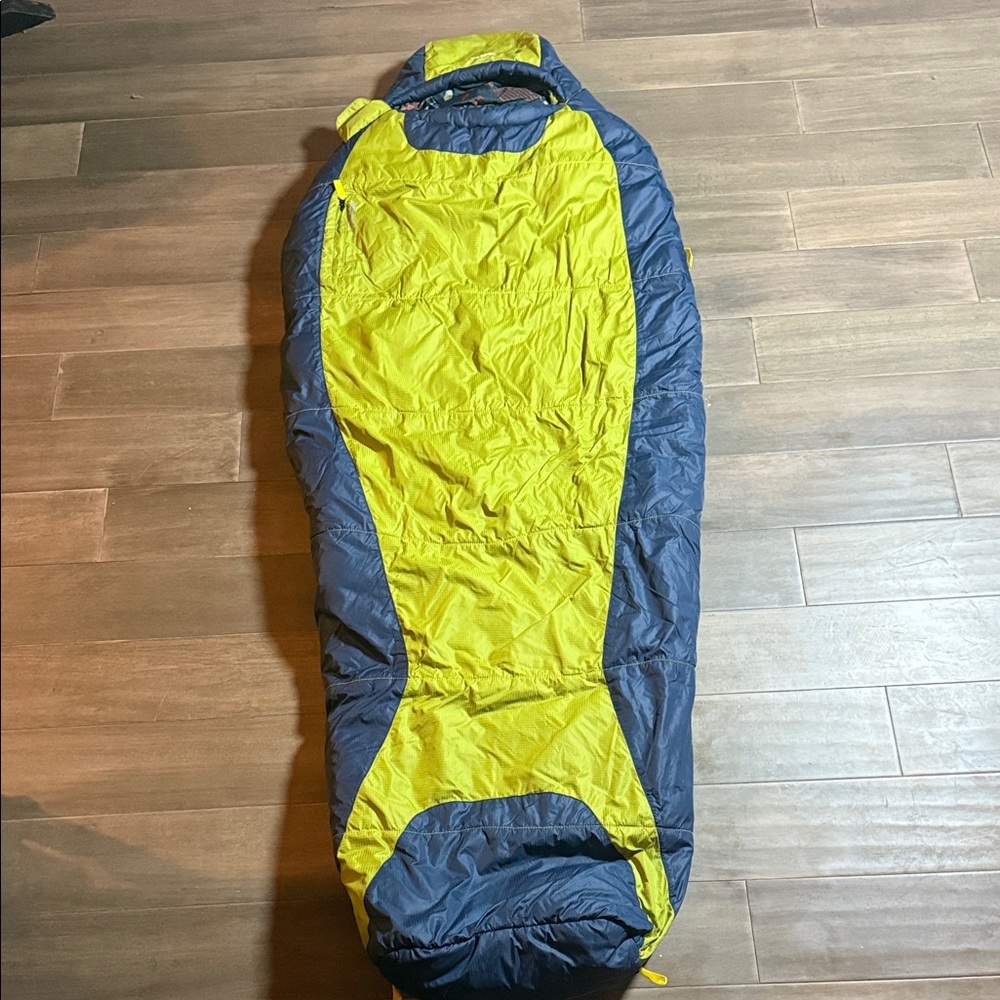 The North Face Tigger Sleeping Bag: 20F Climashield CL (YOUTH) - Picture 2 of 10